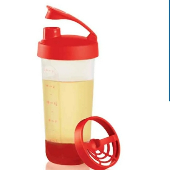 Tupperware NEW Quick Shake Container
